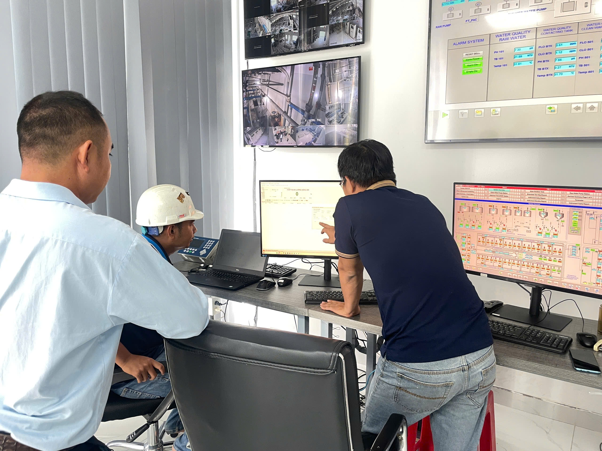 Hình ảnh cài phần mềm cân trên máy tính tại nhà máy nước ở TP HCM